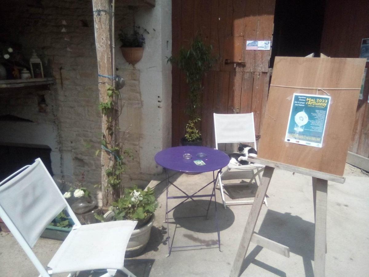 La Grille Fleurie, Chambres D'Hote Chez L'Habitant Arthonnay Dış mekan fotoğraf