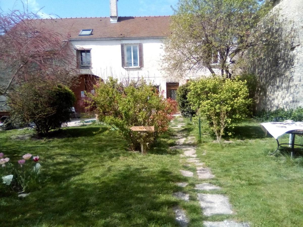 La Grille Fleurie, Chambres D'Hote Chez L'Habitant Arthonnay Dış mekan fotoğraf