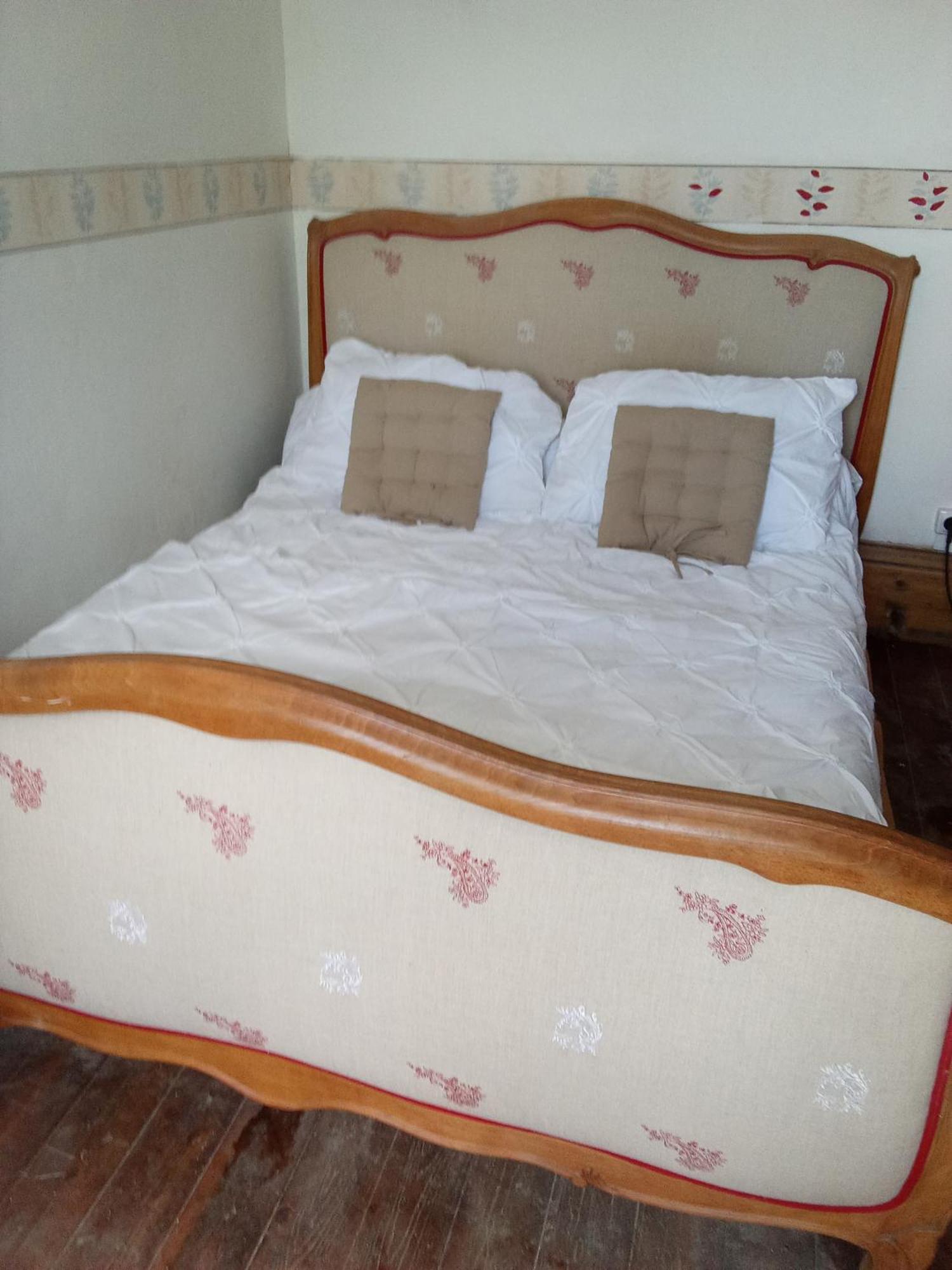La Grille Fleurie, Chambres D'Hote Chez L'Habitant Arthonnay Dış mekan fotoğraf
